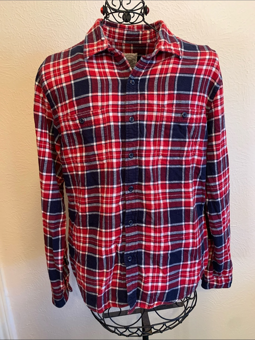 🚗🚗🚗3 for 12$🚗🚗🚗True Craft Red & Navy Plaid Flannel Shirt-Large